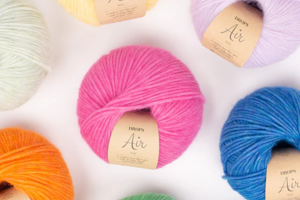 DROPS Air yarn with blown alpaca and wool structure, lightweight and fluffy yarn for garments